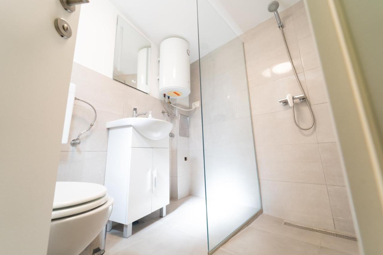 Apartment Fly Split Luaran gambar