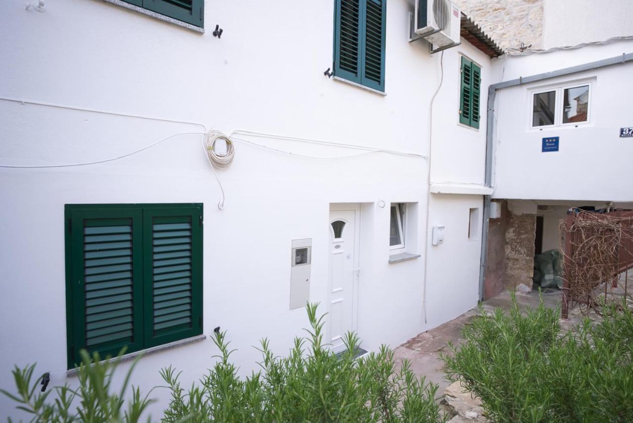 Apartment Fly Split Luaran gambar