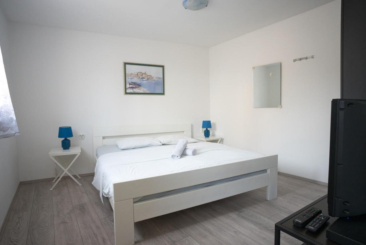 Apartment Fly Split Luaran gambar